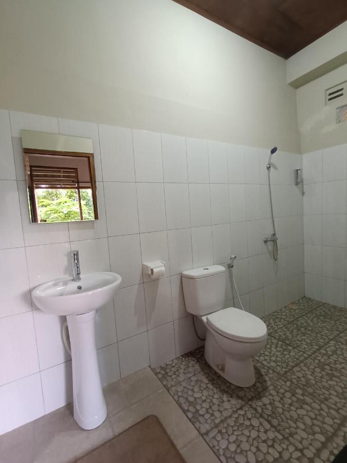 Made Oka Budget Room Мундук Экстерьер фото